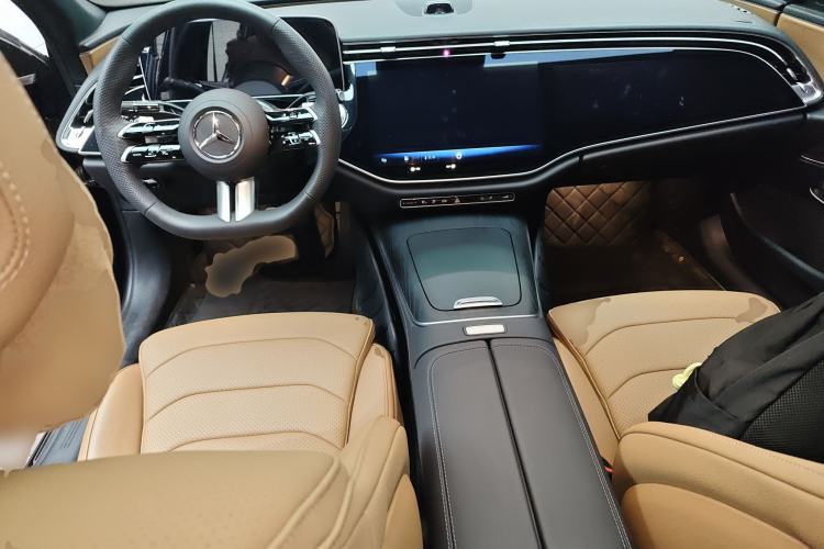 Used Mercedes-Benz E-Class New Energy 2024 E 350 e L Plug-in Hybrid Sports Sedan Center Console