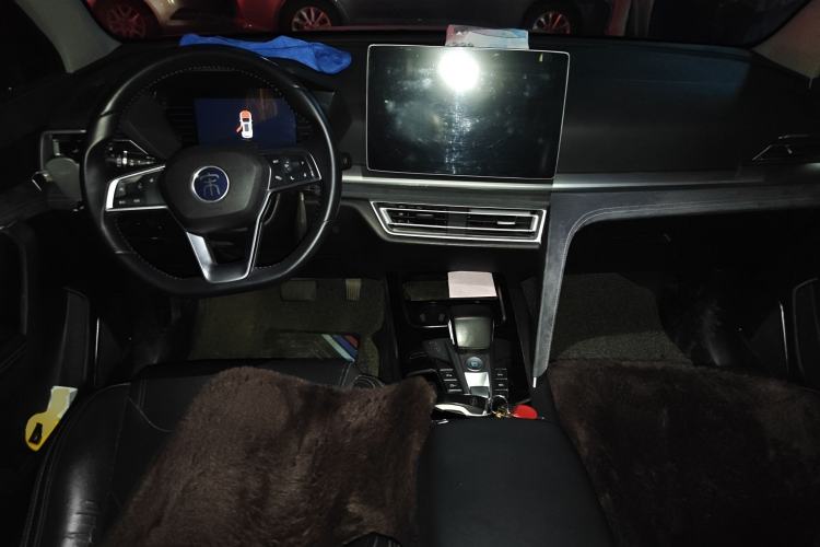 Used BYD Song Pro New Energy 2019 DM 1.5T Four-Wheel Drive Performance Edition Deluxe Model Center Console