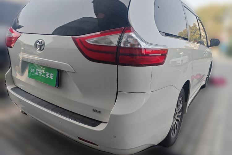 Used Toyota SIENNA 