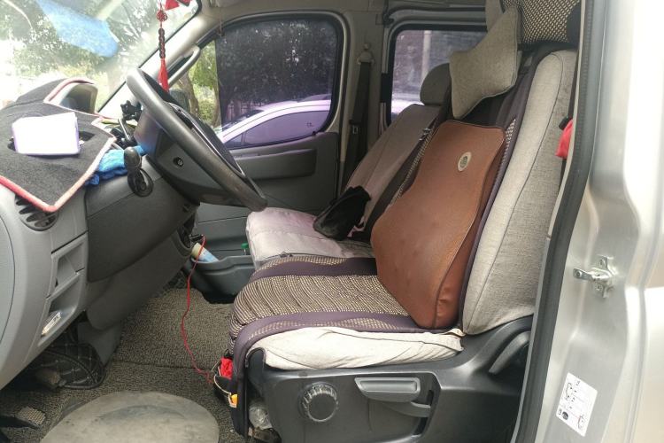 Used SAIC MAXUS Xintu V80 2019 2.5T Classic Edition 6-Speed Manual – Aoyuntong Modified Version Short Wheelbase Mid-Height Roof 5/6 Seats
