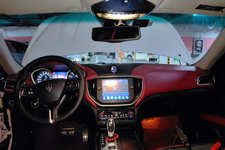 Used Maserati Ghibli 2014 3.0T S Center Console