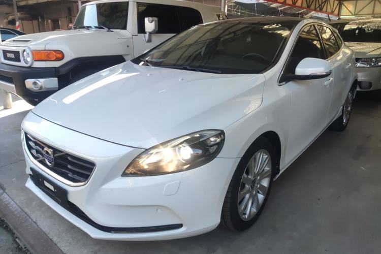 Used Volvo V40 2016 T4 Smart Luxury Edition
