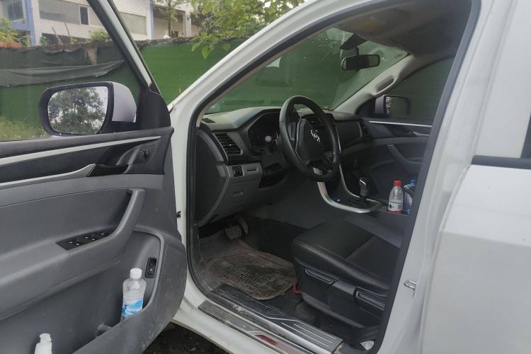 Used SAIC MAXUS T70 2019 2.0T Diesel Automatic Two-Wheel Drive Comfort Edition Standard Box with High Chassis