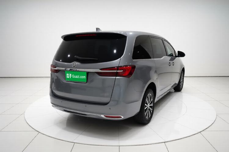 Used Buick GL8 2023 Facelifted Land Cruiser Executive Luxury Version
