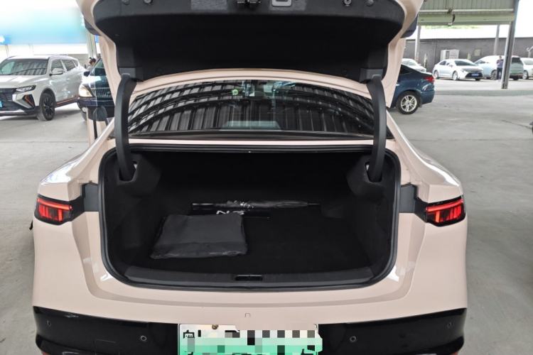 Used Nissan N7 2025 510 Max Trunk