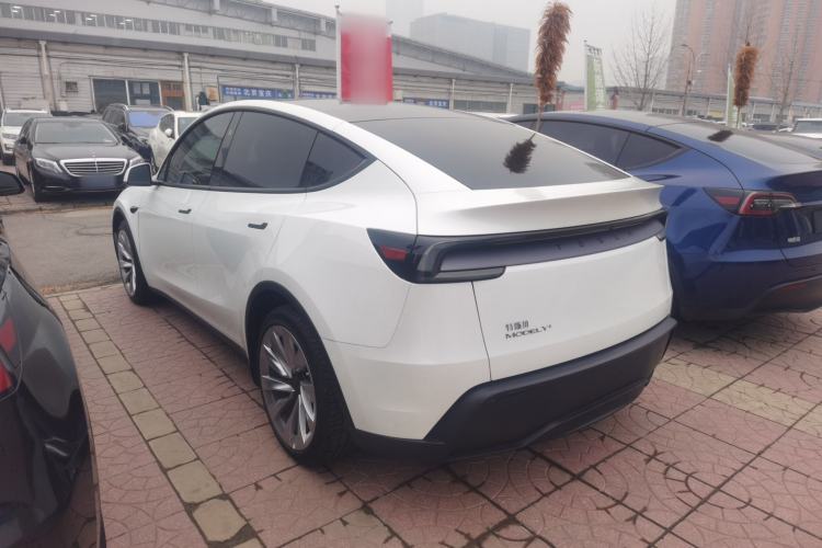 Used Tesla Model Y 2025 Long-Range All-Wheel-Drive Version
