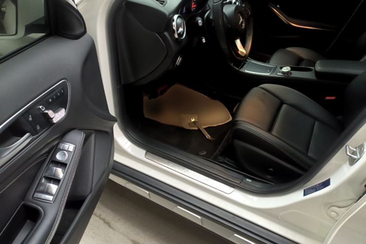 Used Mercedes-Benz GLA 2017 GLA 200 Sport Edition Driver Seat