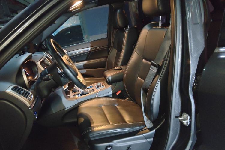 Used Jeep Grand Cherokee 2016 3.0L Elite Navigation Edition Left Front Seat