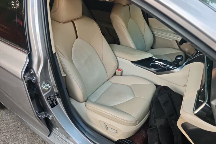 Used Toyota Camry 2021 2.0G Luxury Edition
