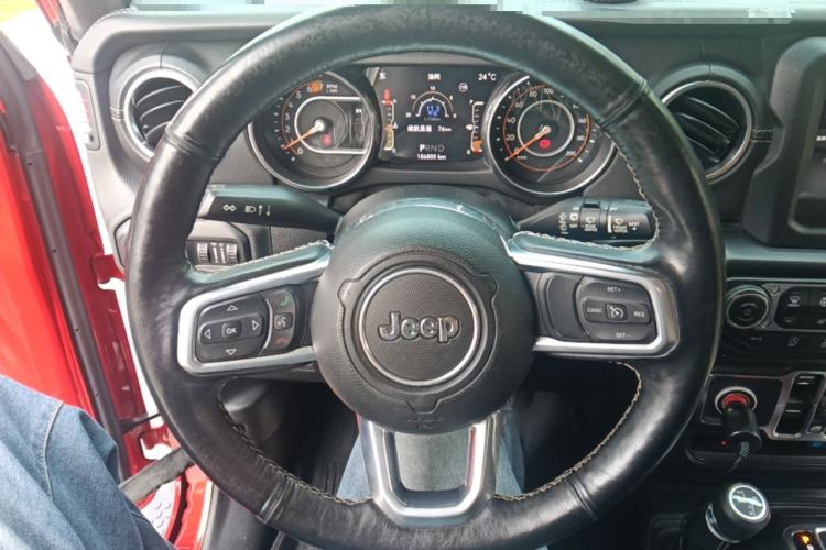 Used Jeep Wrangler 2018 2.0T Sahara Four-Door Edition Steering Wheel