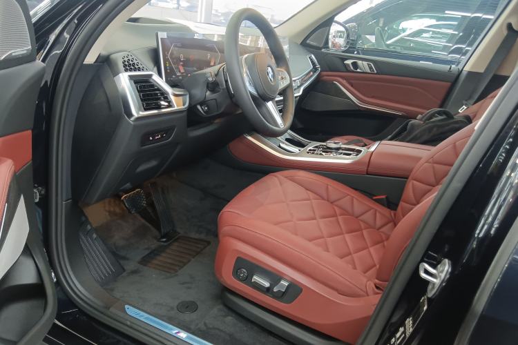 Used BMW X5 2023 xDrive 30Li Luxury M Sport Package Left Front Seat