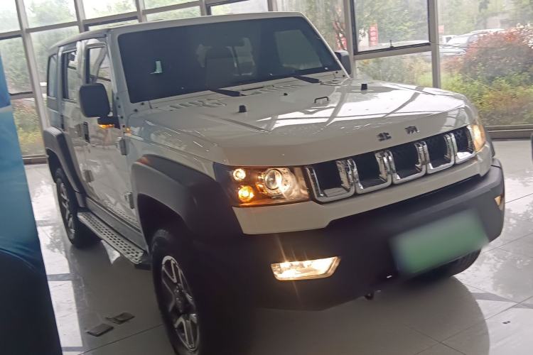 Used BAIC Off-Road BJ40 2016 40L 2.3T Automatic All-Wheel Drive Premium Edition Front Right 45 Deg