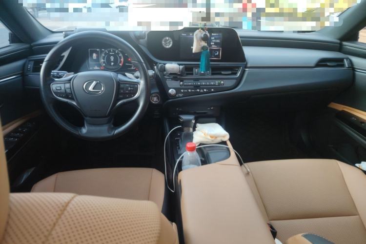 Used Lexus ES 2021 200 Excellence Edition Center Console