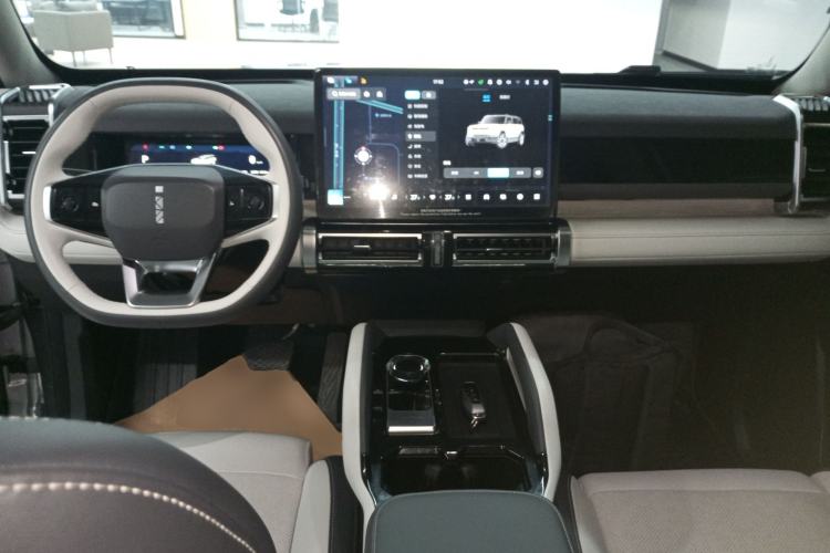 Used iCAR 03 2024 501km Four-wheel Drive Long-range Intelligent Driving Edition Center Console