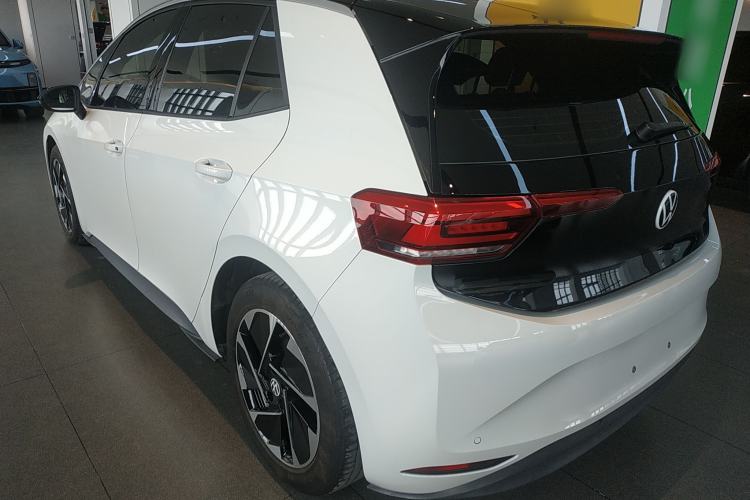 Used Volkswagen ID.3 2024 Outstanding Edition Rear Left 45 Deg