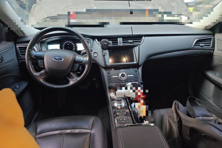 Used Ford Taurus 2017 EcoBoost 245 Luxury Model Center Console