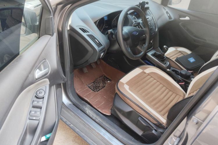 Used Ford Focus 2012 Hatchback 1.6L Manual Comfort Model
