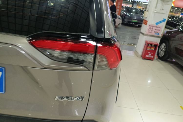 Used Toyota RAV4 2021 2.0L CVT Two-Wheel Drive Fashion Edition
