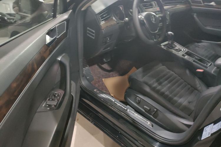 Used Volkswagen Magotan 2017 330TSI DSG Luxury Model
