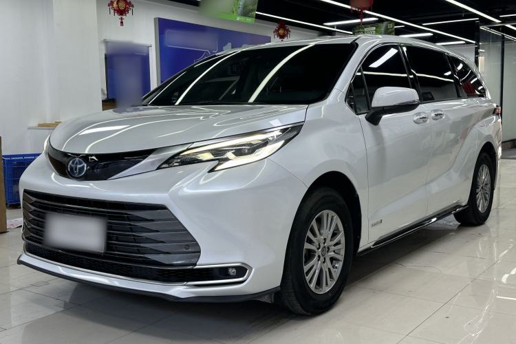 Toyota SIENNA 2021 2.5L Hybrid Premium Edition с пробегом