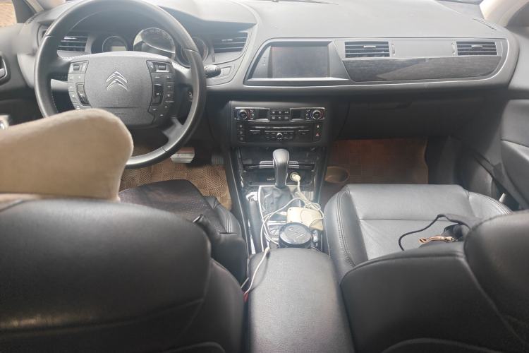 Used Citroen C5 2013 2.0L Automatic Luxury Model Center Console