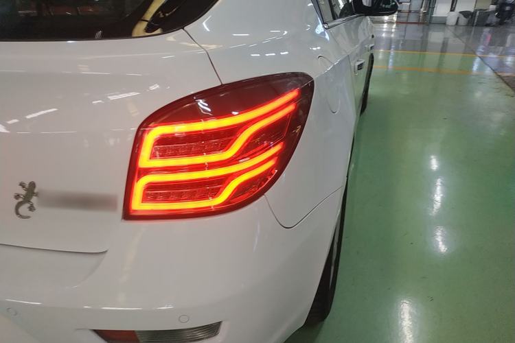 Used Chevrolet Cruze 2013 Hatchback 1.6T Automatic Flagship Model Right Rear Taillight