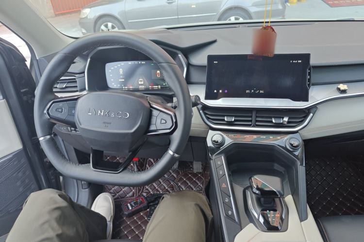 Used Lynk & Co 06 EM-P 2020 PHEV Plus Center Console