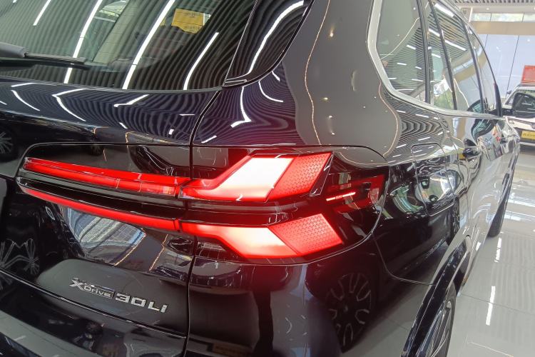 Used BMW X5 2023 xDrive 30Li Luxury M Sport Package Right Rear Taillight