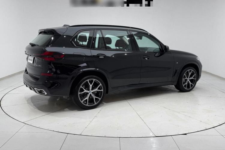 Used BMW X5 2023 xDrive 30Li Luxury M Sport Night Edition Package Exterior 5