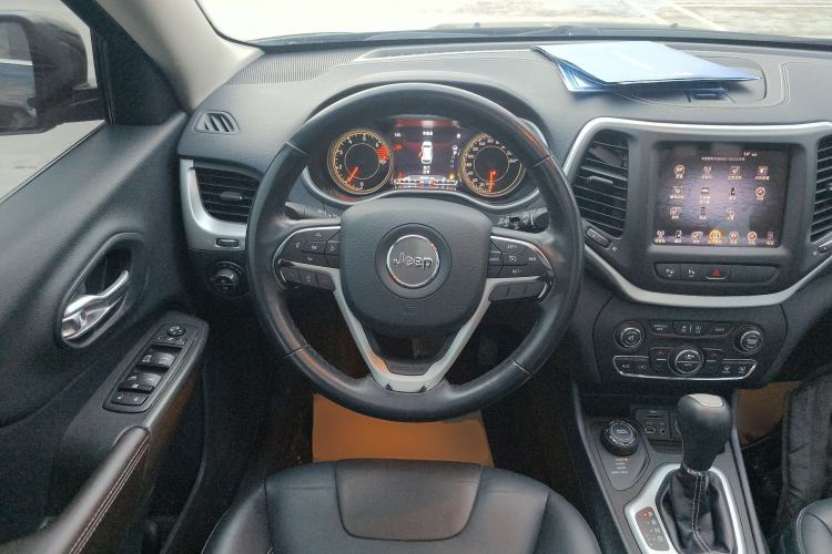 Used Jeep Cherokee 2016 2.4L Superior Edition
