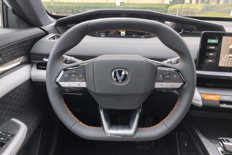 Used Changan UNI-V iDD 2024 Blue Whale Smart Electric iDD 136km ZhiKu Model
