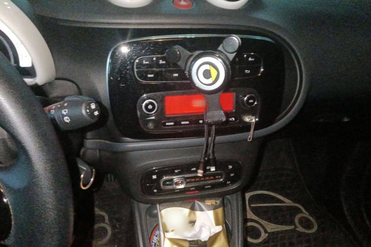 Used smart fortwo 2015 1.0L 52 kW hardtop Dynamic version
