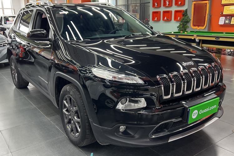 Used Jeep Cherokee 2020 2.0L Two-Wheel Drive Classic Sports Edition