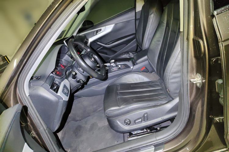 Used Audi A4L 2017 40 TFSI Fashion Model Left Front Seat