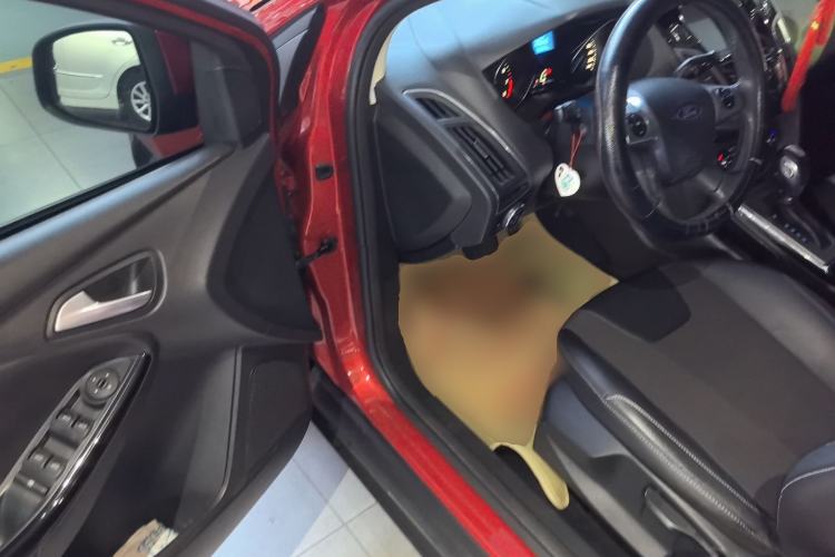 Used Ford Focus 2012 Hatchback 1.6L Automatic Fashion Edition Driver Seat