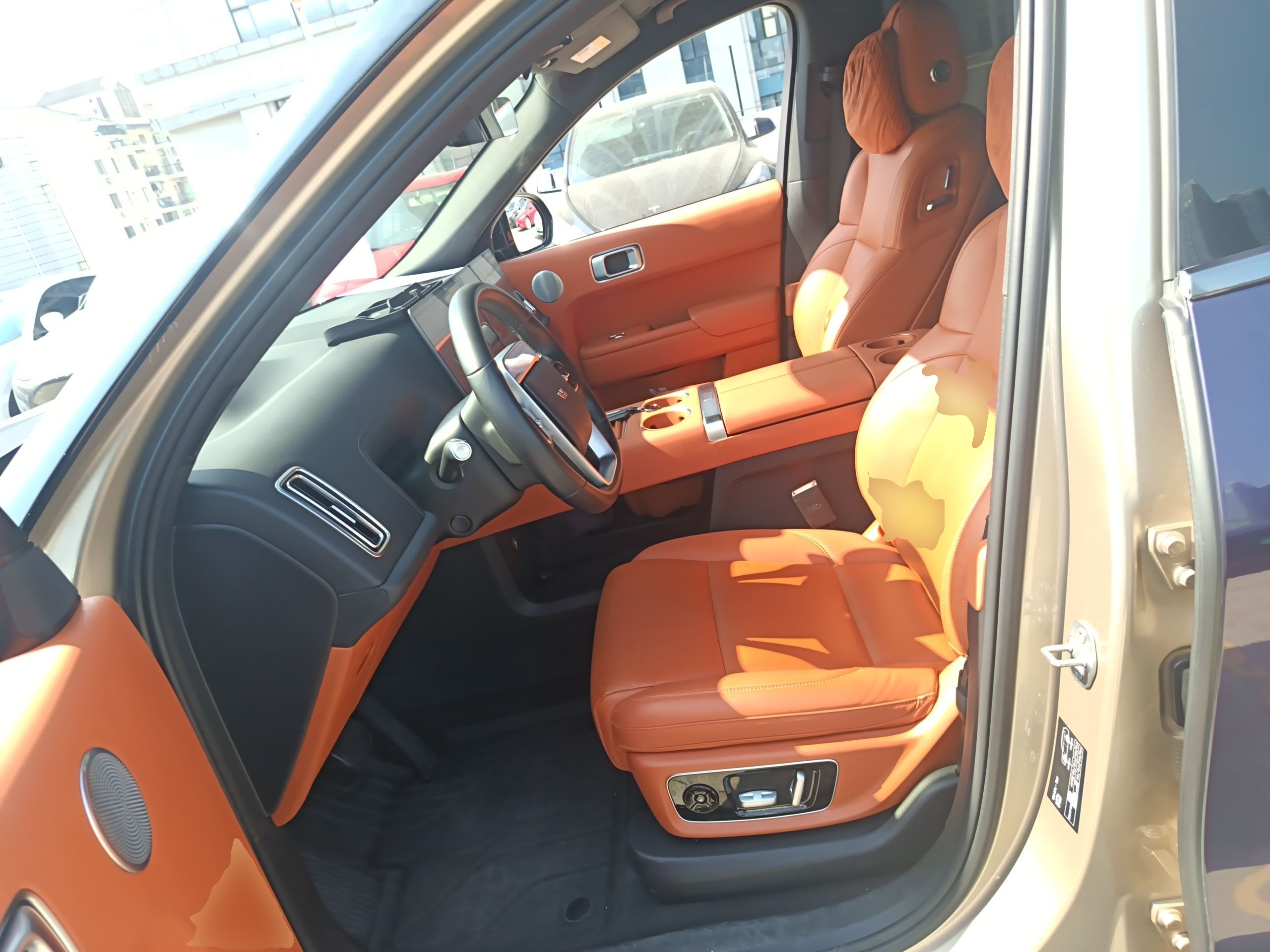 Переднее сиденье в автомобиле