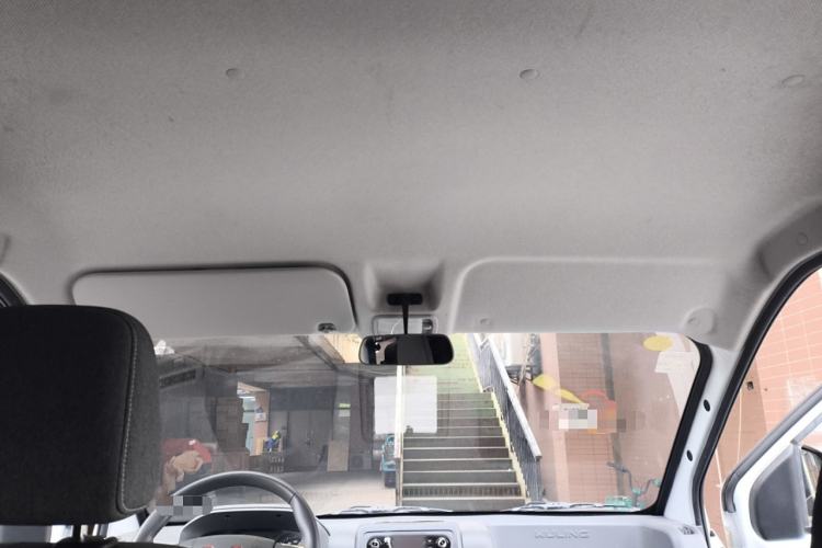 Used Wuling Yangguang 2024 300KM Comfort Version Passenger Van 75kW Headliner