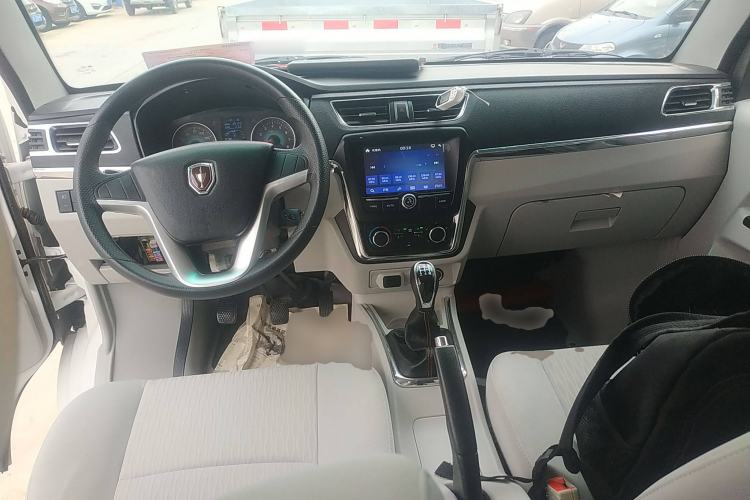 Used Jinbei New Hiace X30L 2023 1.5L Wealth Edition Van 2/5 Seats Non-Air-Conditioned Version SWC15M