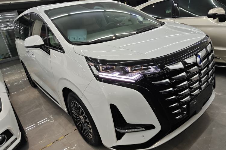 Used Denza D9 2022 DM-i 970 Four-Wheel Drive Prestige Model Front Right 45 Deg