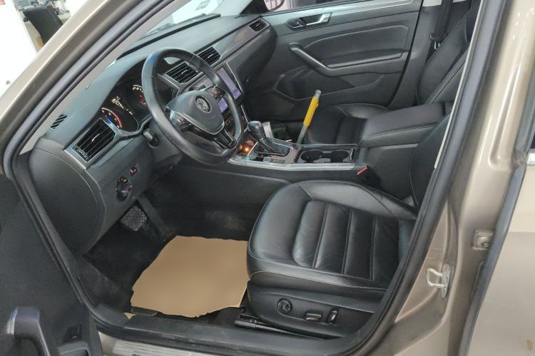 Used Volkswagen Passat 2016 330TSI DSG Luxury Edition Left Front Seat