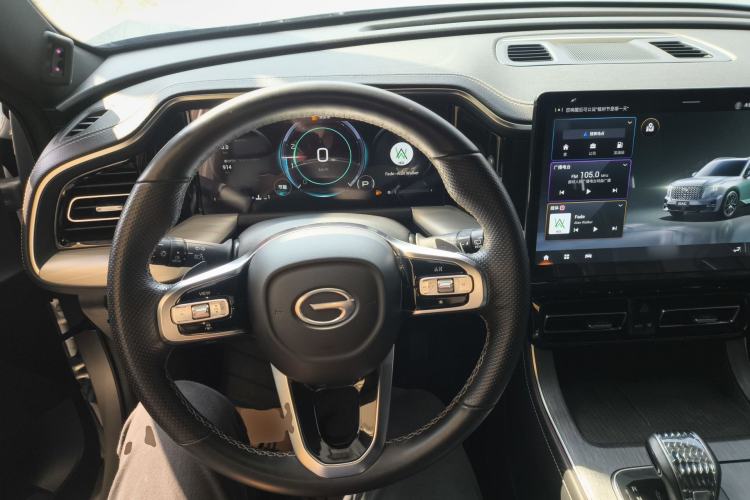 Used GAC Trumpchi GS8 2022 Linghang Series 2.0 TGDI Two-Wheel-Drive Luxury Smart Connectivity Version (7 Seats) Center Console