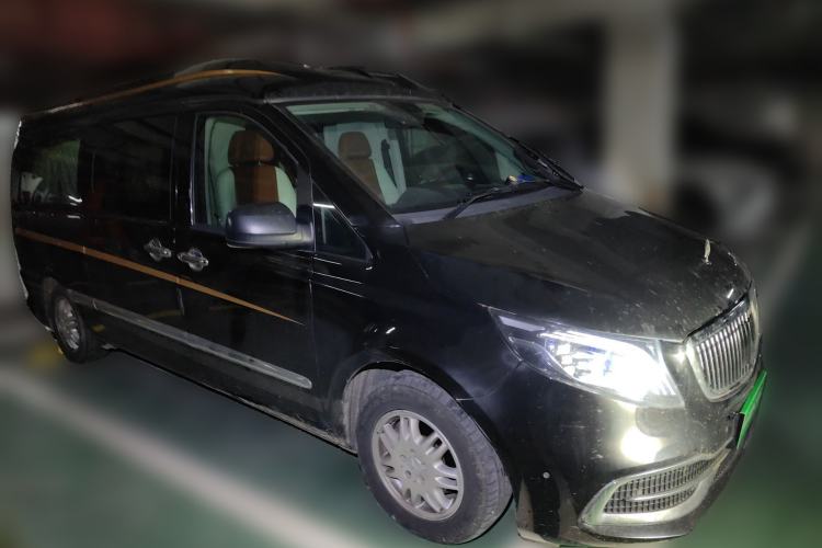 Used Mercedes-Benz Vito 2013 3.0L Elite Edition Front Right 45 Deg