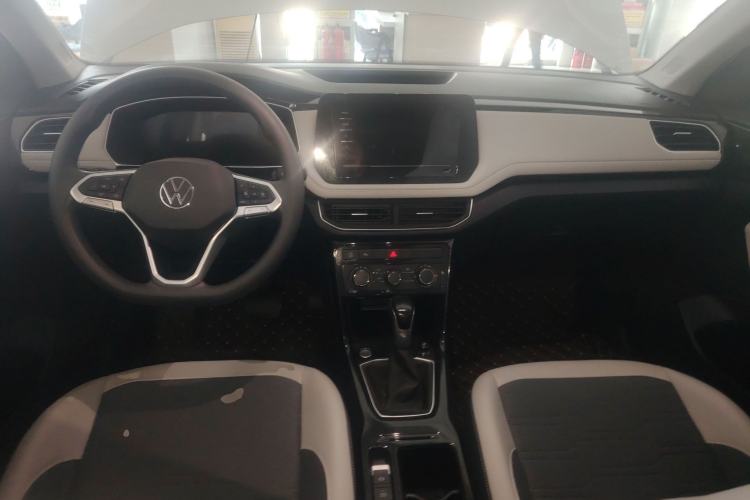 Used Volkswagen Tharu 2026 Model Xinrui 1.5L Ruiyi Edition Center Console
