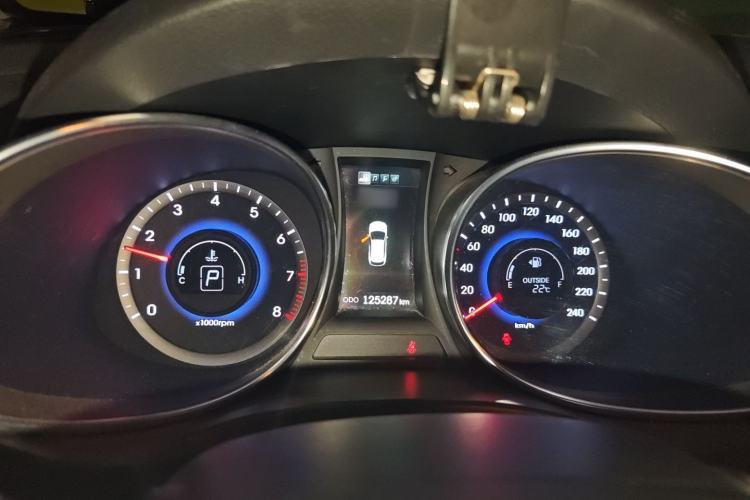 Used Hyundai Santa Fe 2013 2.4L Automatic Two-Wheel Drive Smart Version