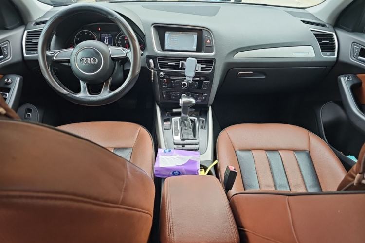 Used Audi Q5 2015 40 TFSI Trendy Edition Center Console