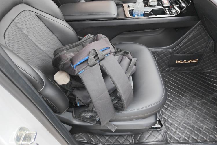 Used Wuling E5 2024 410 km Standard Version Right Front Seat