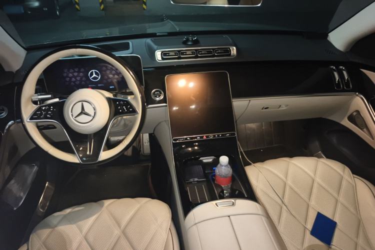 Used Mercedes-Benz Maybach S-Class 2023 S 480 4MATIC Center Console