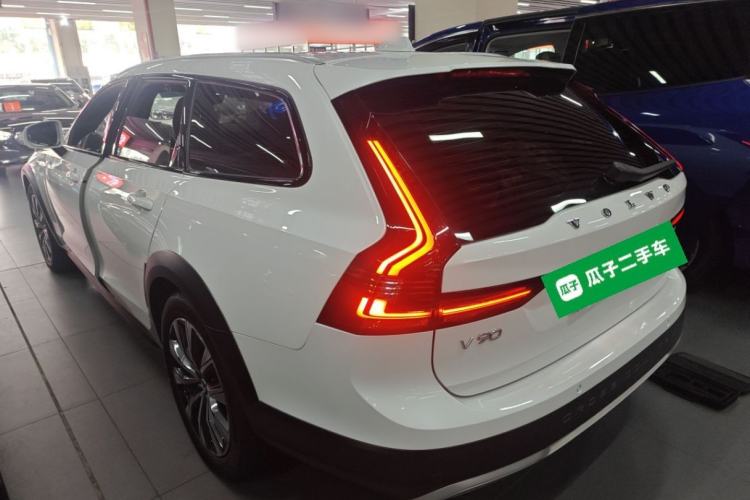 Used Volvo V90 2023 Cross Country B5 AWD Smart Range Edition
