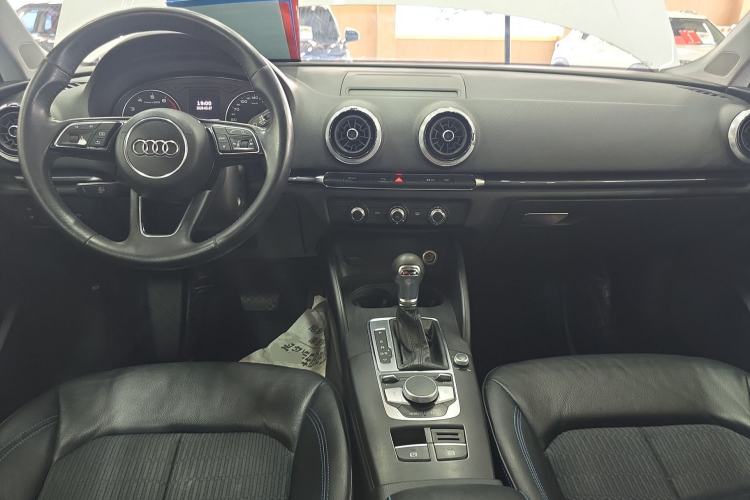 Used Audi A3 2020 Limousine 35 TFSI Fashion Edition China VI Emission Standard Center Console