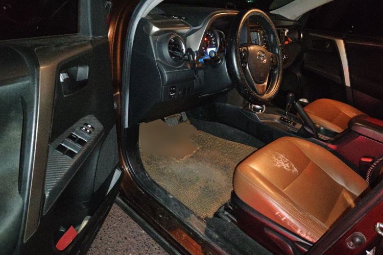 Used Toyota RAV4 2015 2.0L CVT Two-Wheel Drive Urban Edition Driver Seat